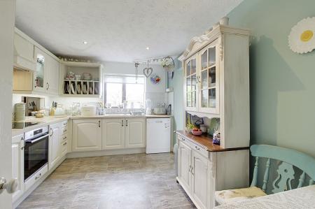 4 bedroom Detached house for sale in Meadway, Market Deeping, PE6