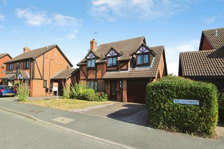 4 bedroom Detached house for sale in Meadway, Market Deeping, PE6