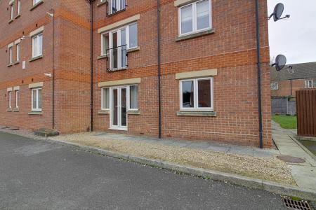 2 bedroom Flat to let in Churchfield Close, Deeping St. James, PE6
