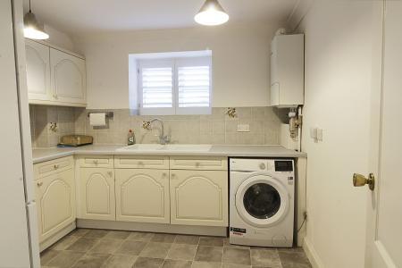 2 bedroom Flat to let in High Street, Market Deeping, PE6