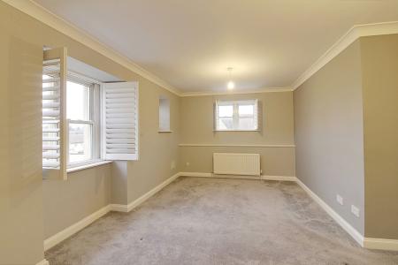 2 bedroom Flat to let in High Street, Market Deeping, PE6