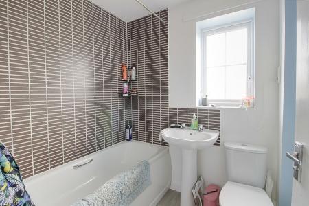 3 bedroom Semi-detached house to let in Princess Grove, Market Deeping, PE6