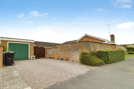 3 bedroom Detached bungalow for sale in Lindsey Avenue, Market Deeping, PE6
