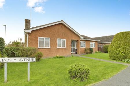 3 bedroom Detached bungalow for sale in Lindsey Avenue, Market Deeping, PE6
