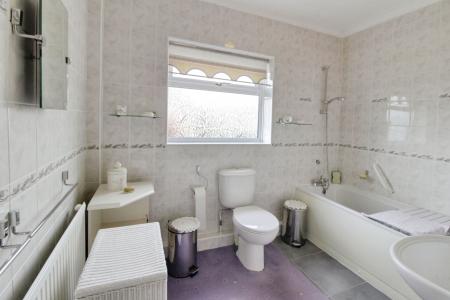 3 bedroom Detached bungalow for sale in Lindsey Avenue, Market Deeping, PE6