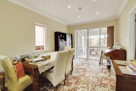 3 bedroom Detached bungalow for sale in Lindsey Avenue, Market Deeping, PE6