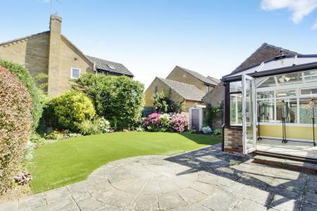 Maxey Close, Market Deeping, PE6