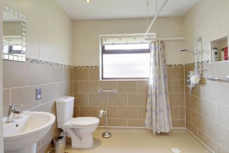 2 bedroom Detached bungalow for sale in Maxey Close, Market Deeping, PE6