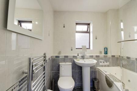 2 bedroom Detached bungalow for sale in Maxey Close, Market Deeping, PE6