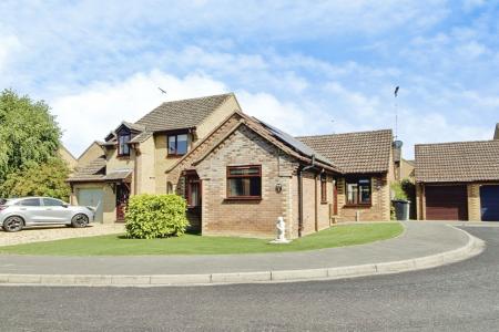 Maxey Close, Market Deeping, PE6