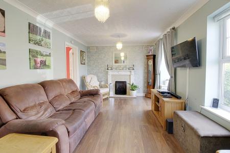 4 bedroom Detached house for sale in Deene Close, Market Deeping, PE6