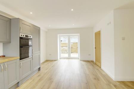 3 bedroom Terraced House to let in Bridge Foot, Market Deeping, PE6