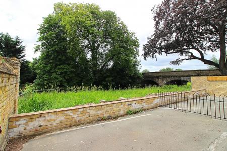 3 bedroom Terraced House to let in Bridge Foot, Market Deeping, PE6