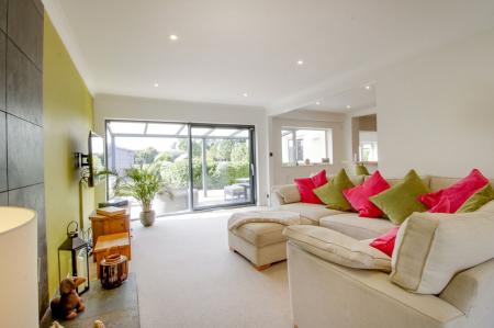 4 bedroom Detached house for sale in Meadow Road, Peakirk, PE6