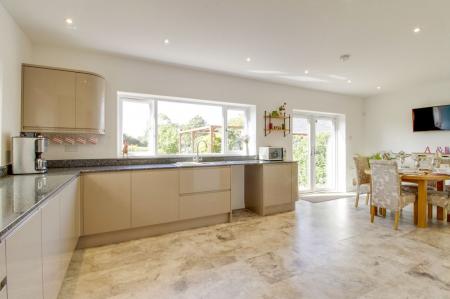 4 bedroom Detached house for sale in Meadow Road, Peakirk, PE6
