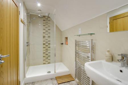 4 bedroom Detached house for sale in Meadow Road, Peakirk, PE6