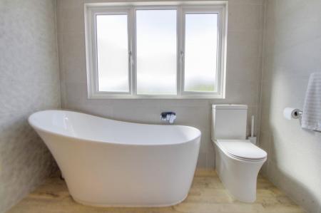 4 bedroom Detached house for sale in Meadow Road, Peakirk, PE6