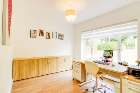 4 bedroom Detached house for sale in Meadow Road, Peakirk, PE6