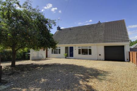 4 bedroom Detached house for sale in Meadow Road, Peakirk, PE6