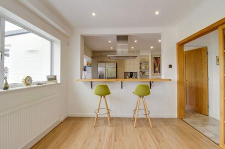 4 bedroom Detached house for sale in Meadow Road, Peakirk, PE6