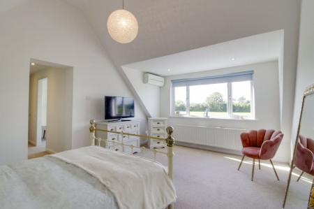 4 bedroom Detached house for sale in Meadow Road, Peakirk, PE6