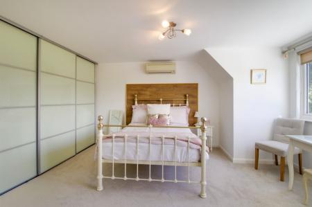 4 bedroom Detached house for sale in Meadow Road, Peakirk, PE6