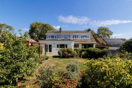 Meadow Road, Peakirk, PE6