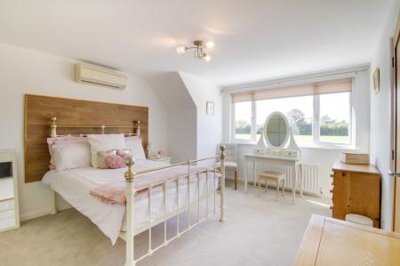 4 bedroom Detached house for sale in Meadow Road, Peakirk, PE6