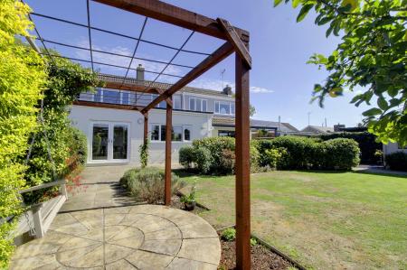 4 bedroom Detached house for sale in Meadow Road, Peakirk, PE6