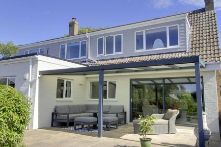 4 bedroom Detached house for sale in Meadow Road, Peakirk, PE6