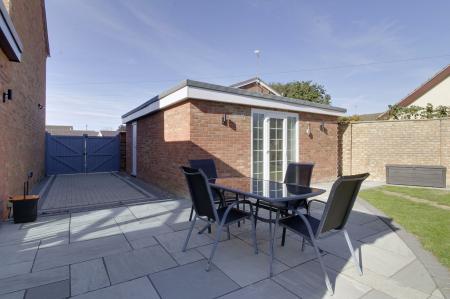 4 bedroom Detached house for sale in Beech Close, Market Deeping, PE6