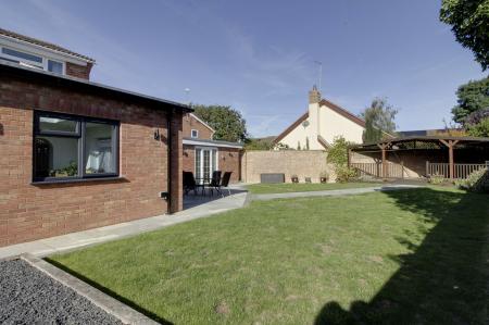 4 bedroom Detached house for sale in Beech Close, Market Deeping, PE6