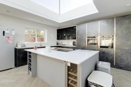 4 bedroom Detached house for sale in Beech Close, Market Deeping, PE6