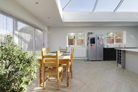4 bedroom Detached house for sale in Beech Close, Market Deeping, PE6