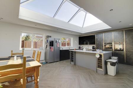 4 bedroom Detached house for sale in Beech Close, Market Deeping, PE6