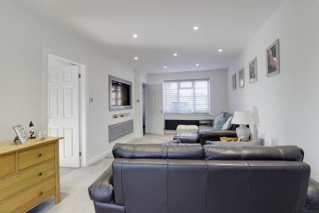 4 bedroom Detached house for sale in Beech Close, Market Deeping, PE6