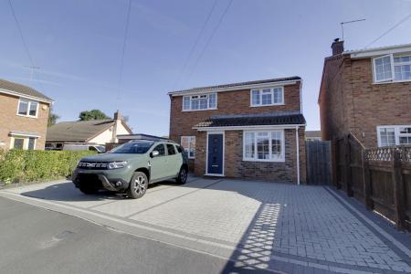 4 bedroom Detached house for sale in Beech Close, Market Deeping, PE6