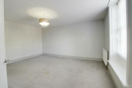 2 bedroom Flat to let in Church Street, Market Deeping, PE6