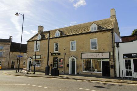 2 bedroom Flat to let in Church Street, Market Deeping, PE6