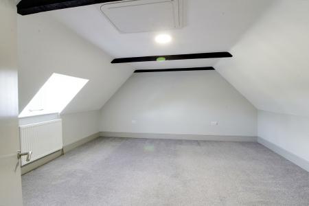 2 bedroom Flat to let in Church Street, Market Deeping, PE6