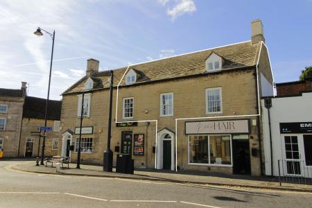 2 bedroom Flat to let in Church Street, Market Deeping, PE6
