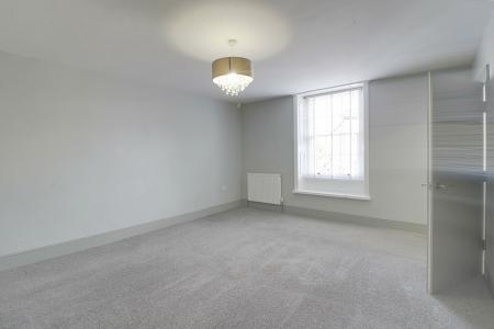 2 bedroom Flat to let in Church Street, Market Deeping, PE6