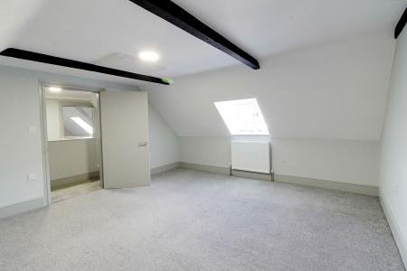 2 bedroom Flat to let in Church Street, Market Deeping, PE6