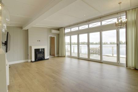 2 bedroom Lodge for sale in Spion Kop Farm, Langtoft Lakes, PE6