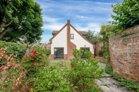 4 bedroom Detached house for sale in The Wonderful Waterside House, Ab Kettleby, LE14 3HT