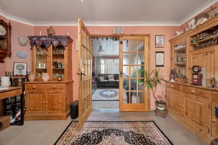 4 bedroom Detached house for sale in Spacious Home on Redbrook Crescent, Melton, LE13 0EU