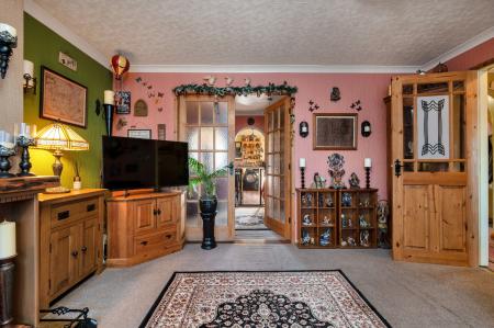 4 bedroom Detached house for sale in Spacious Home on Redbrook Crescent, Melton, LE13 0EU