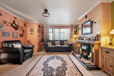 4 bedroom Detached house for sale in Spacious Home on Redbrook Crescent, Melton, LE13 0EU