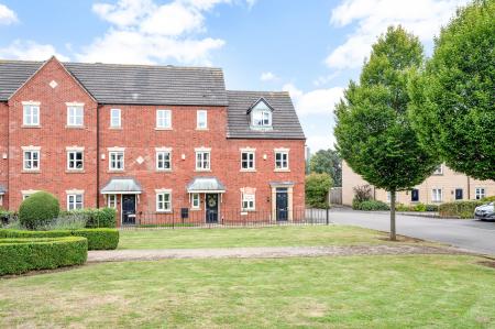 4 bedroom Town house for sale in Versatile Family Home on Rossiter Close, Melton, LE13 0NZ