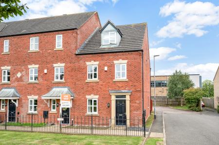 4 bedroom Town house for sale in Versatile Family Home on Rossiter Close, Melton, LE13 0NZ
